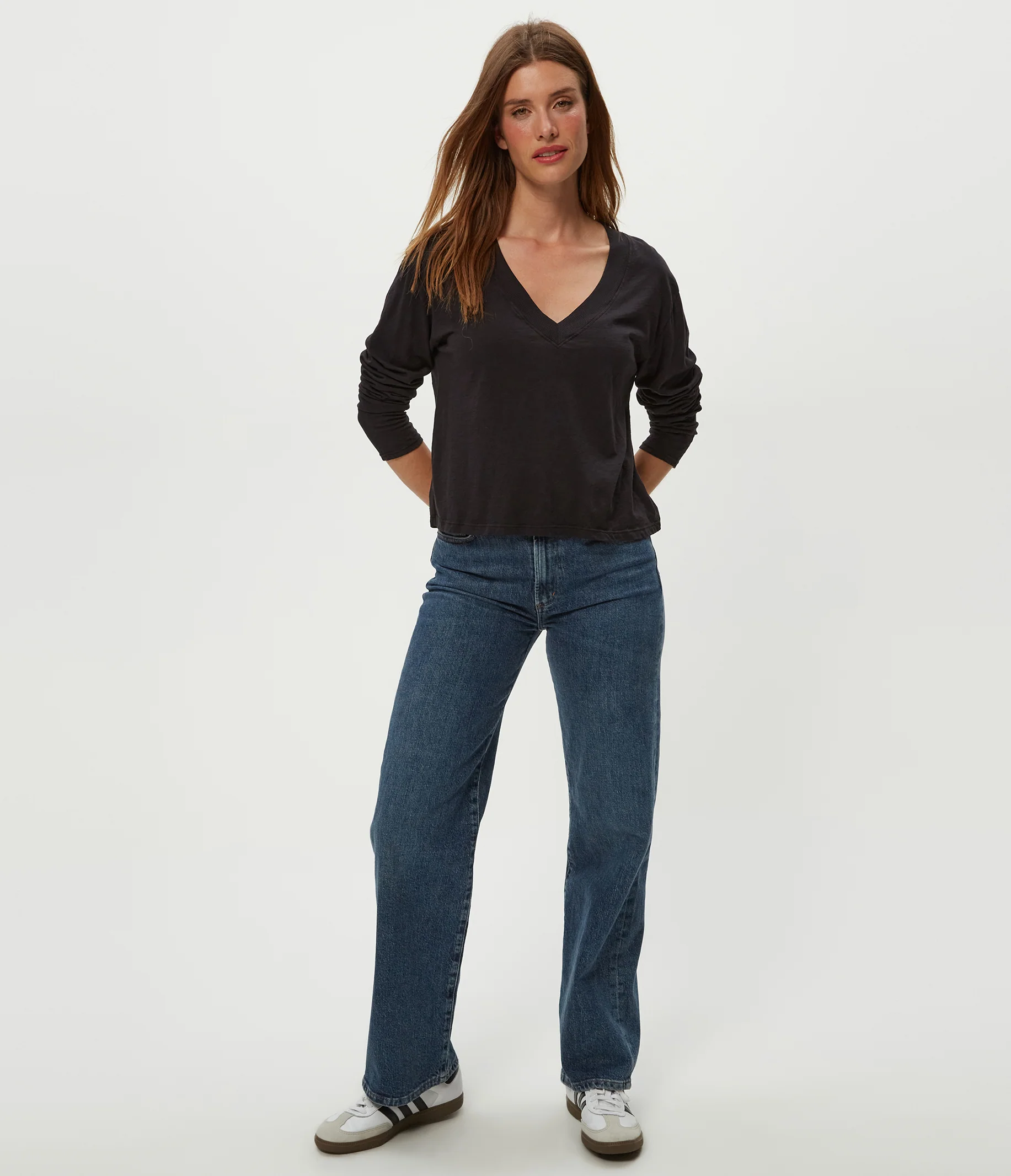 Brea Cropped V-Neck Tee - Image 14