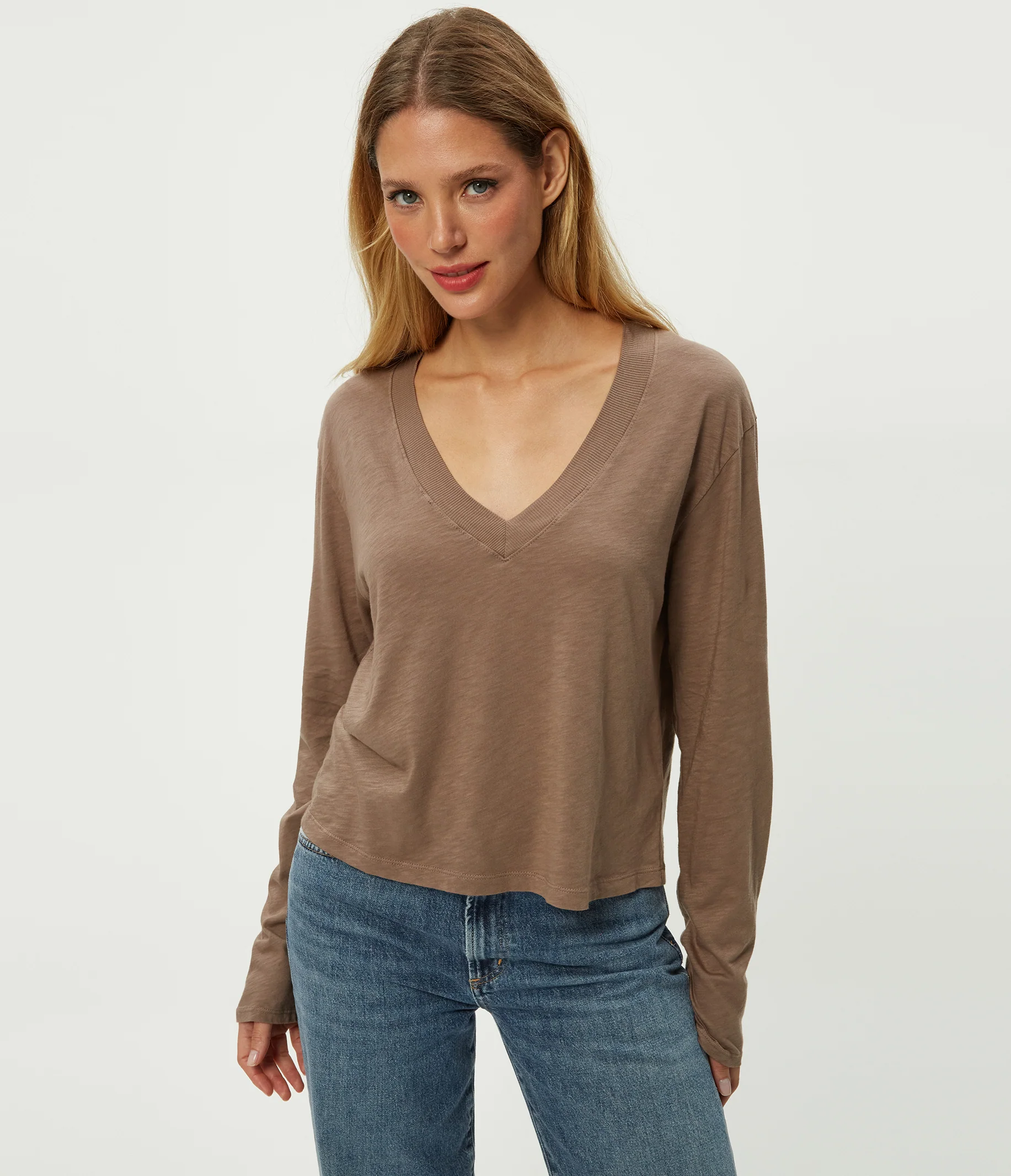 Brea Cropped V-Neck Tee - Image 17