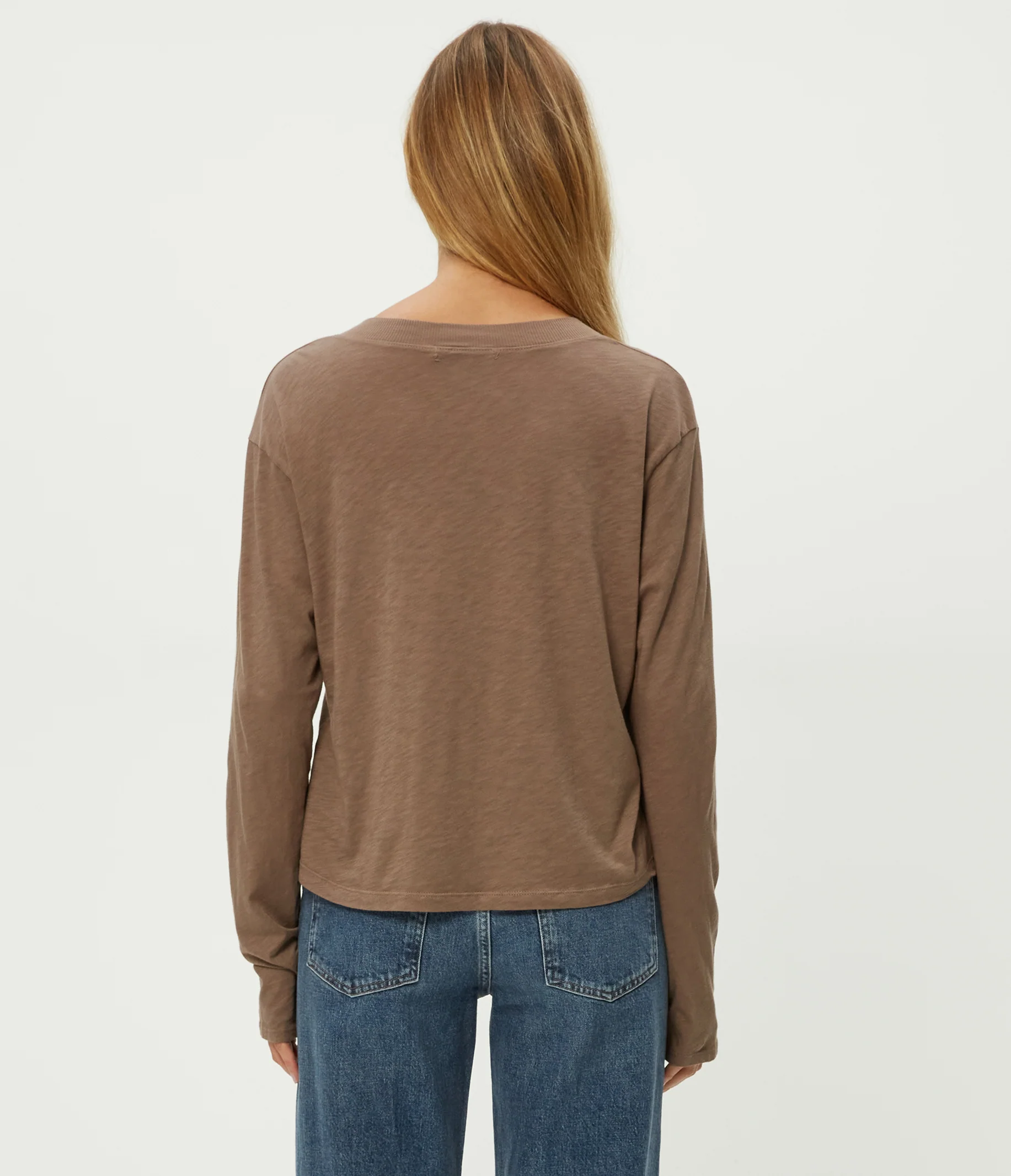 Brea Cropped V-Neck Tee - Image 20