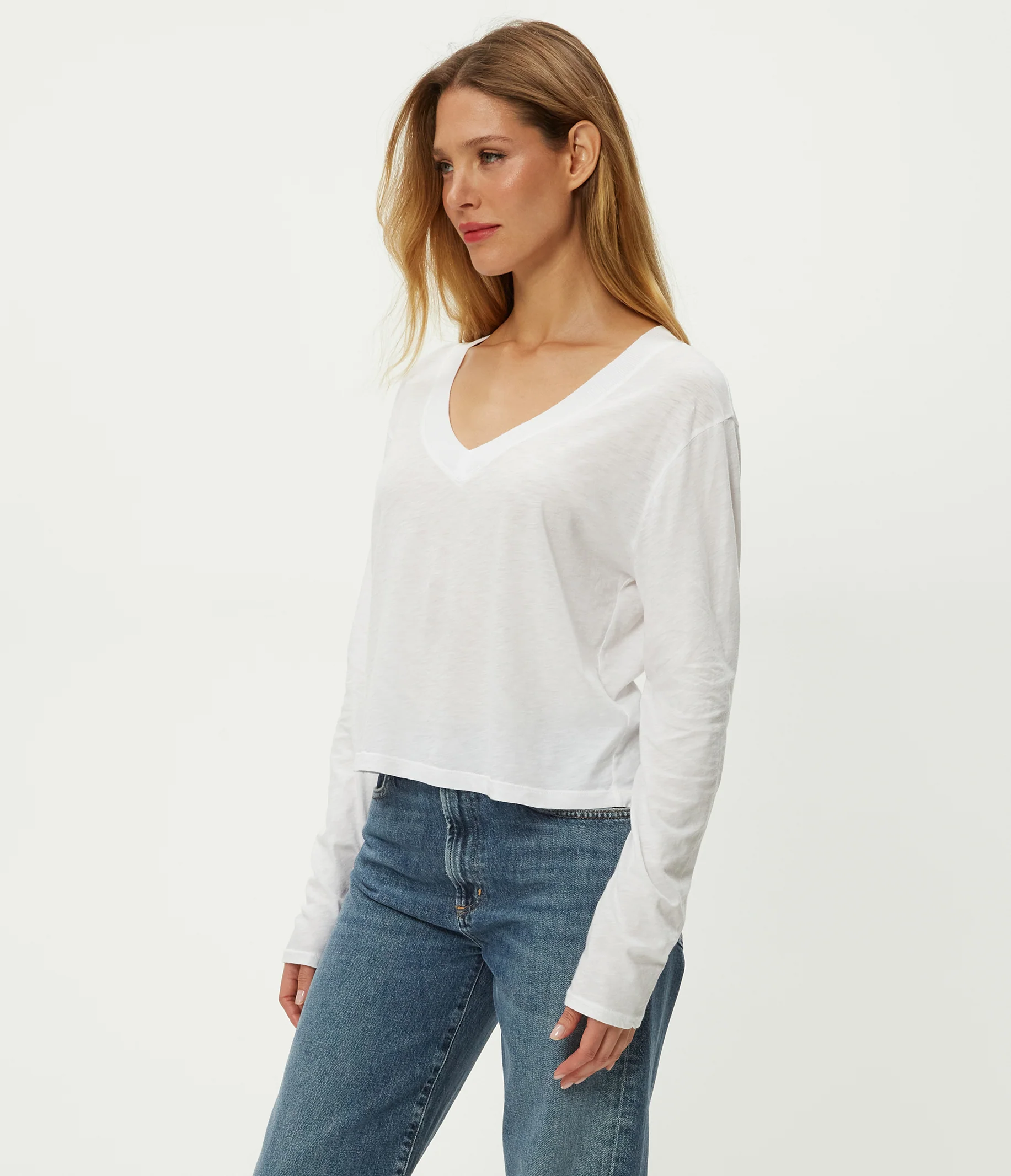 Brea Cropped V-Neck Tee - Image 23