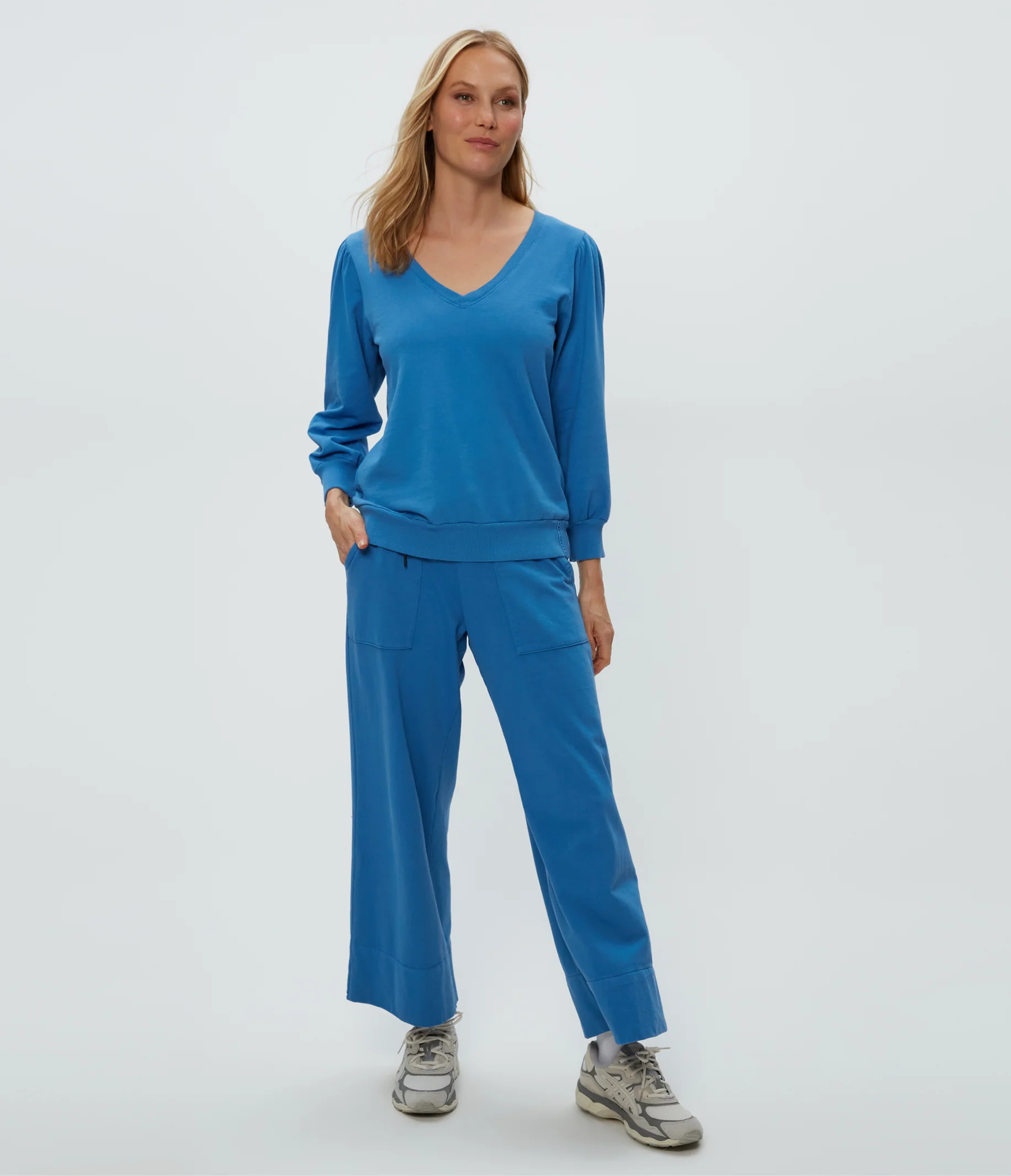 Kit V-Neck Sweatshirt - Image 10