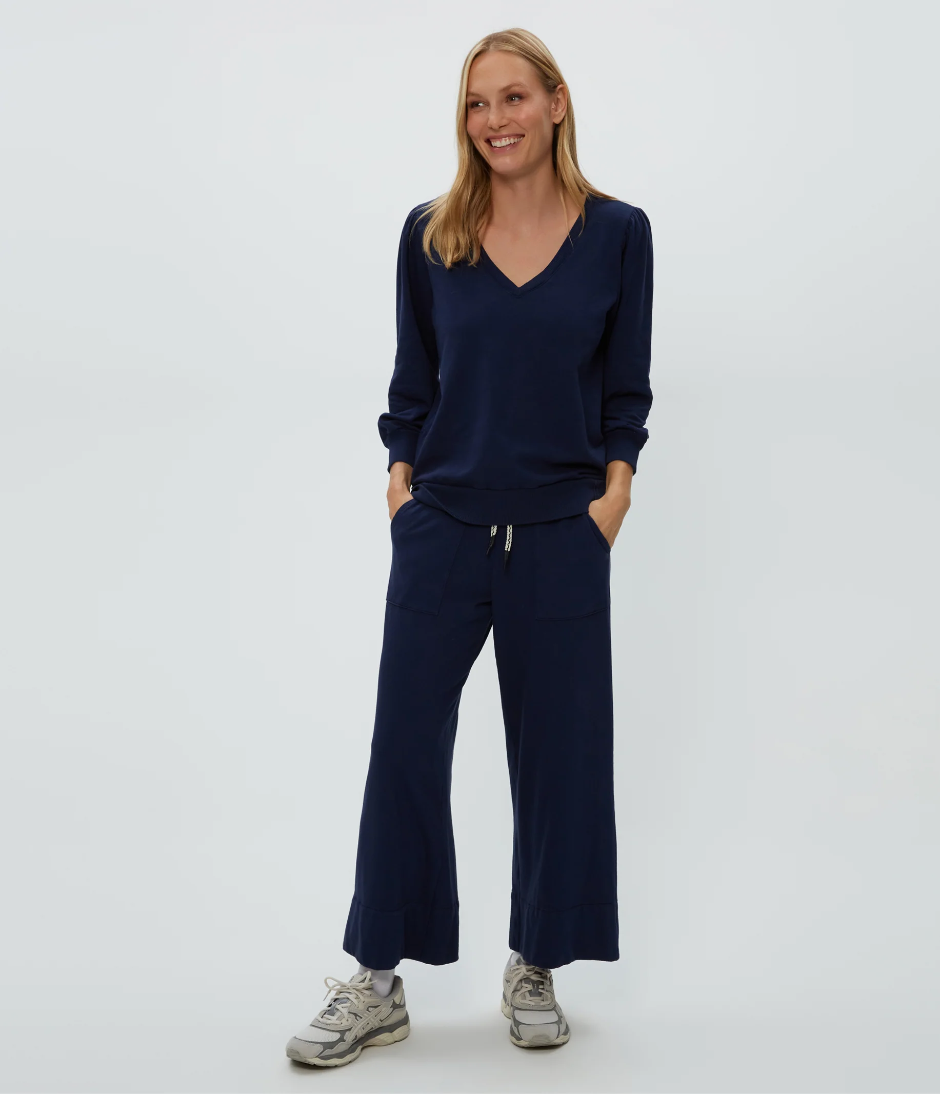 Kit V-Neck Sweatshirt - Image 18