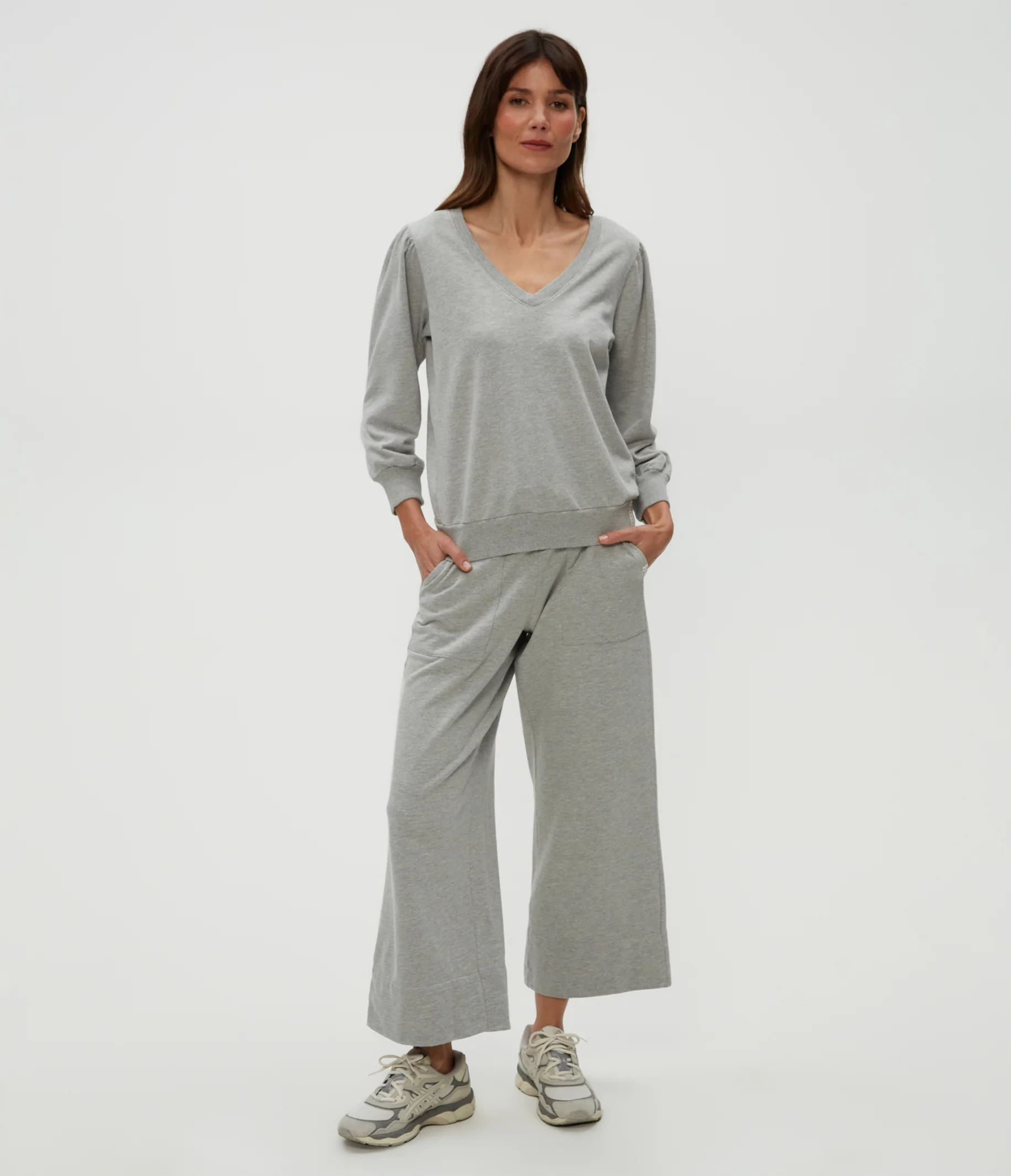 Kit V-Neck Sweatshirt - Image 22