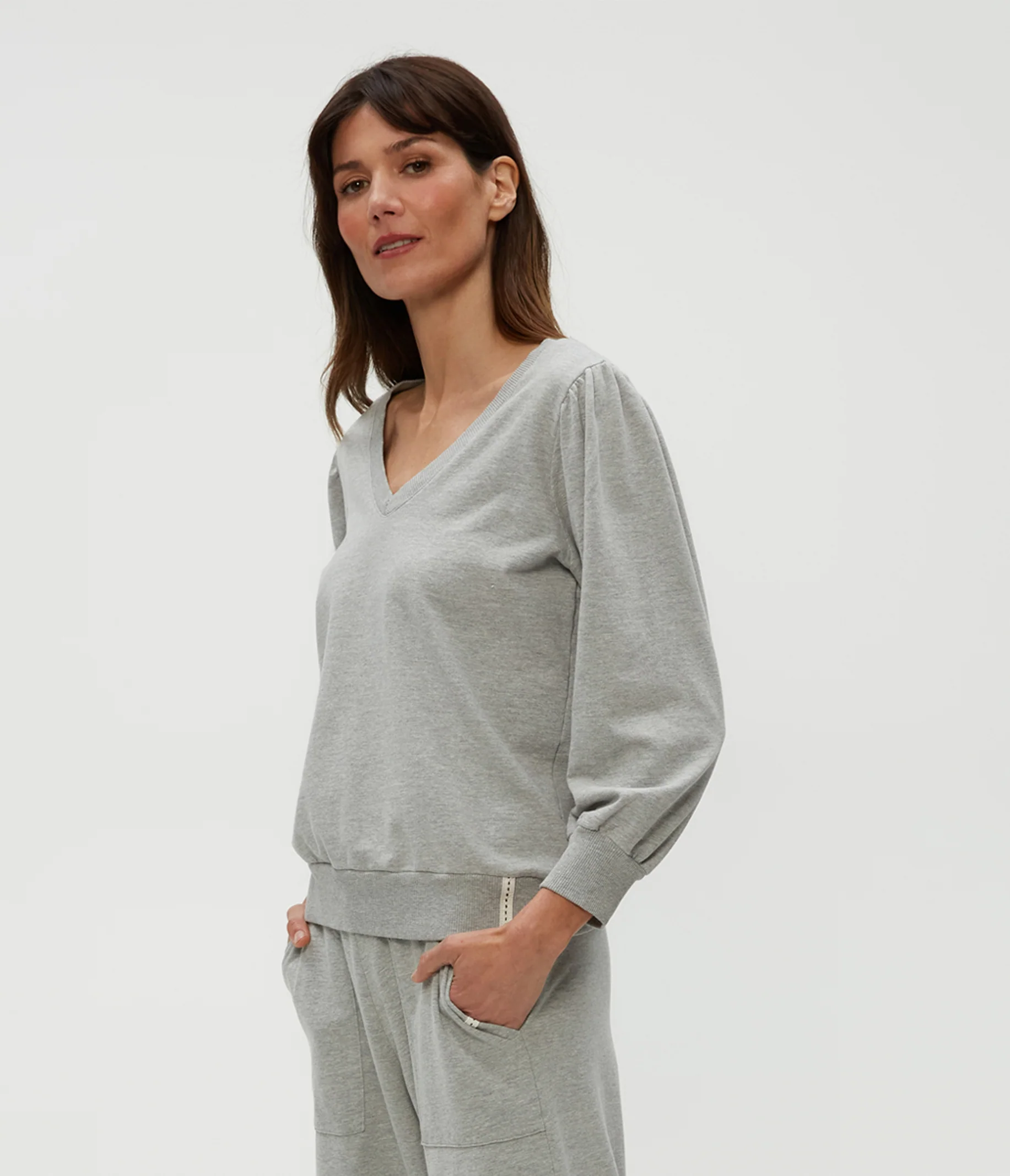 Kit V-Neck Sweatshirt - Image 23