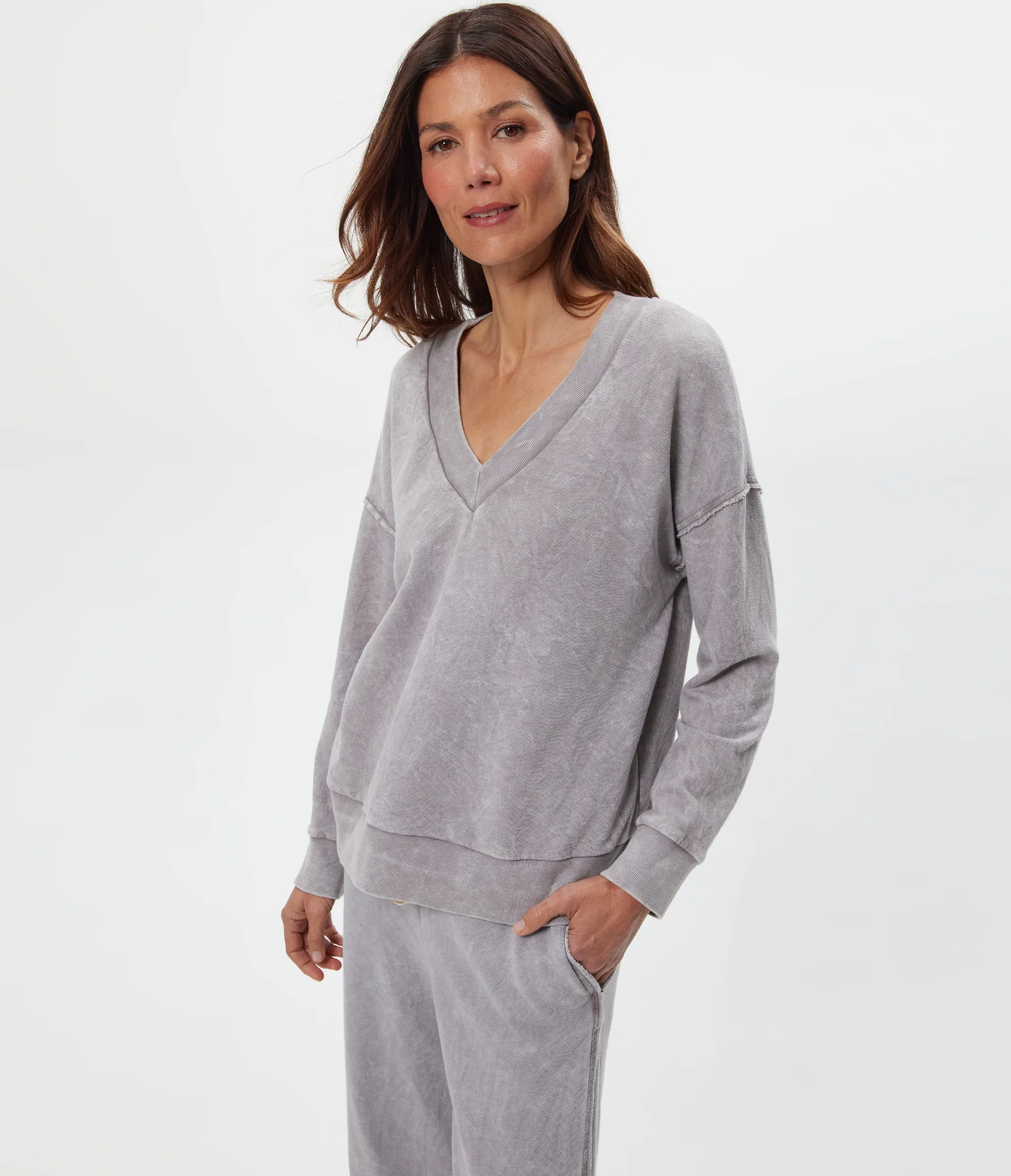 Tibby V-Neck Sweatshirt - Image 15