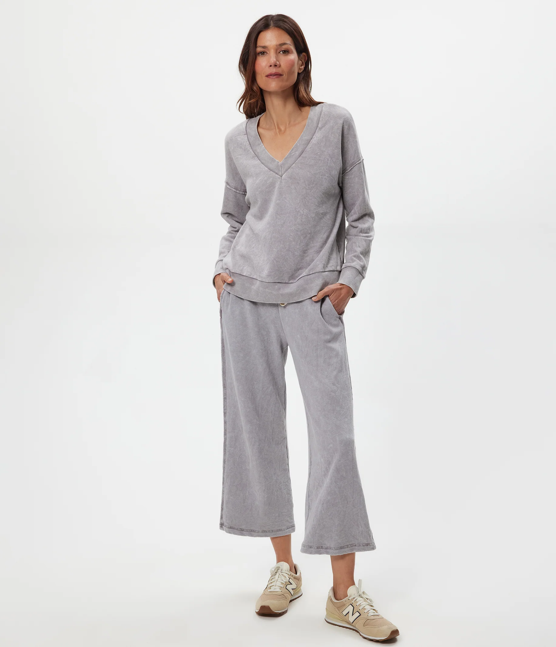 Tibby V-Neck Sweatshirt - Image 16