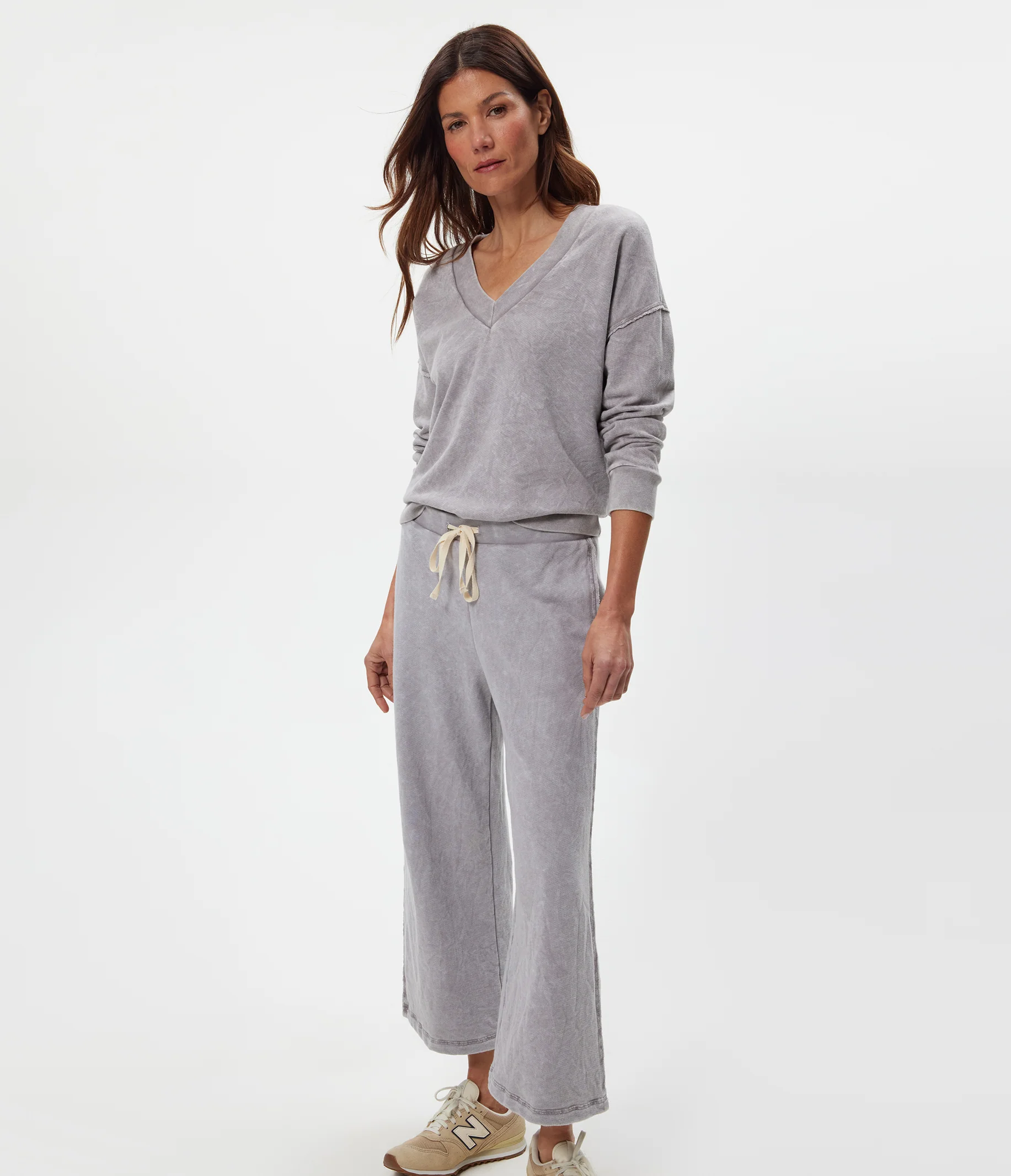 Tibby V-Neck Sweatshirt - Image 17