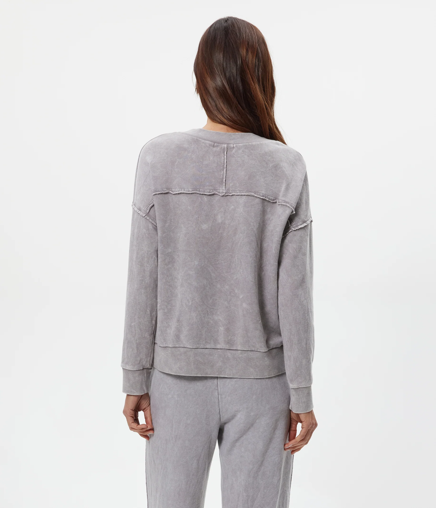 Tibby V-Neck Sweatshirt - Image 18